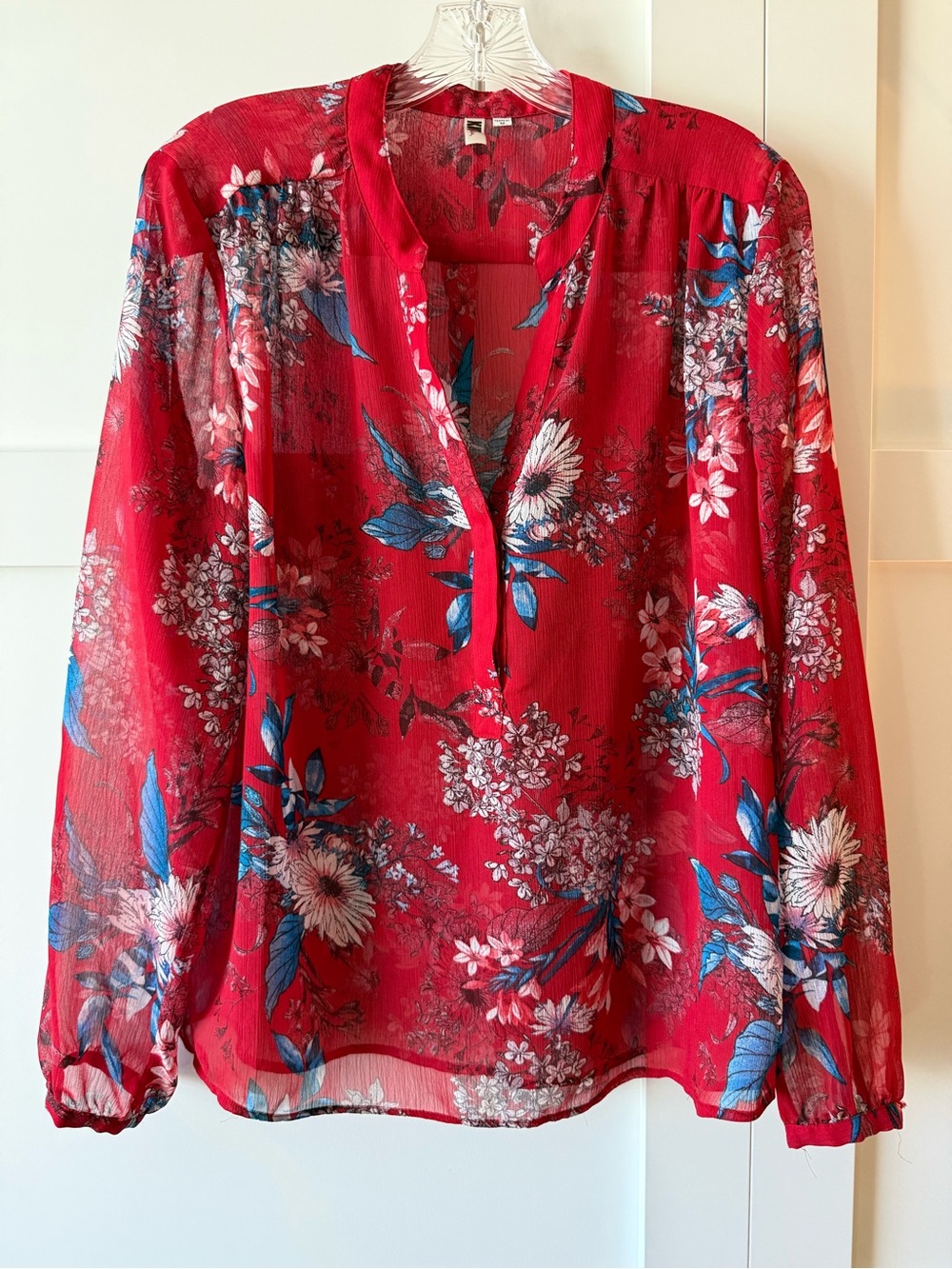 Kit from the Kloth Red Floral V-Neck Long-Sleeve Blouse, size medium